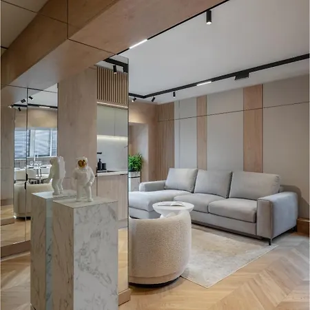 Designer's Delight: Modern 1br Near Center شقة بوخارست
