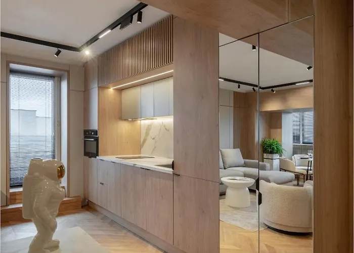 Designer's Delight: Modern 1br Near Center Апартаменти *