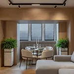 아파트 Designer's Delight: Modern 1br Near Center