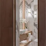 Designer's Delight: Modern 1br Near Center 아파트