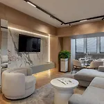 Designer's Delight: Modern 1br Near Center