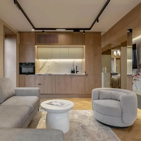 Designer's Delight: Modern 1br Near Center Apartment Bukarest