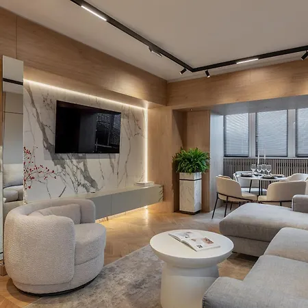 Apartment Designer's Delight: Modern 1br Near Center Bukarest
