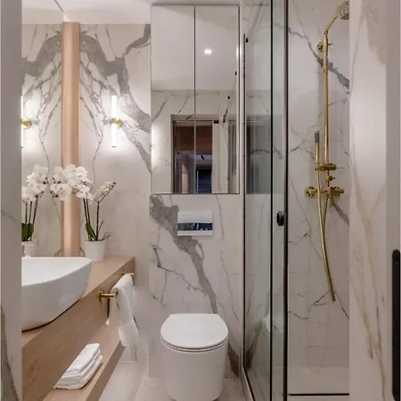 Designer's Delight: Modern 1br Near Center Бухарест