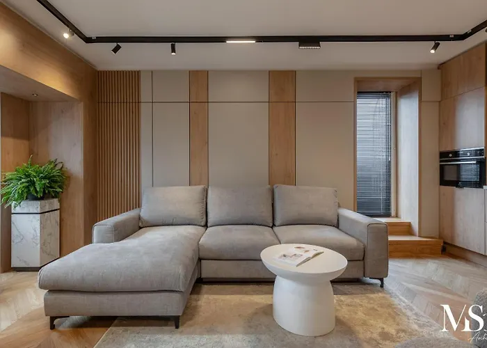 Designer's Delight: Modern 1br Near Center *