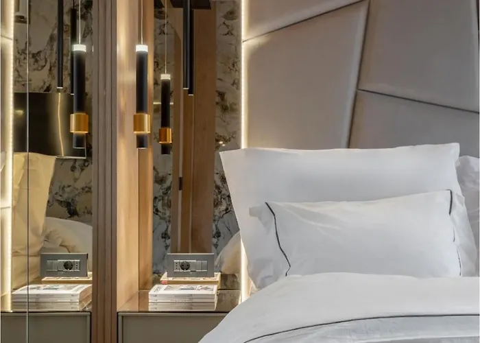 Designer's Delight: Modern 1br Near Center Bukarest