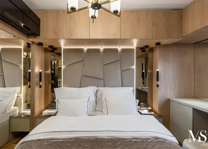 Appartement Designer's Delight: Modern 1br Near Center Boekarest