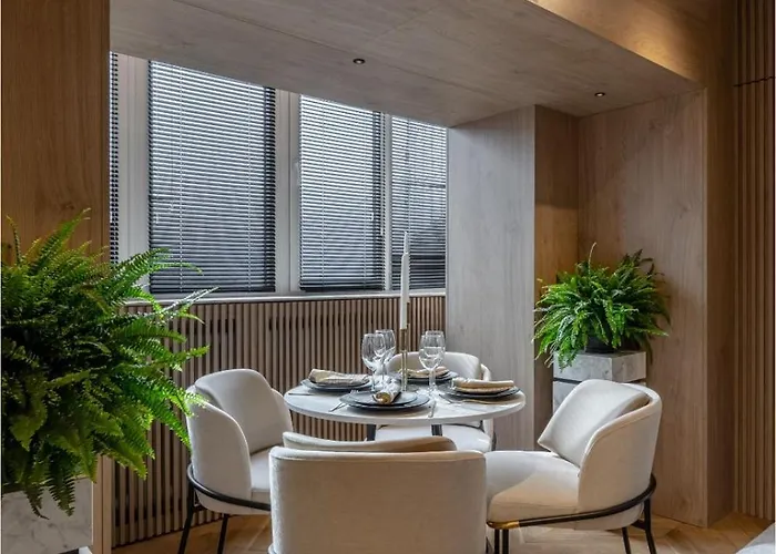 Appartement Designer's Delight: Modern 1br Near Center *