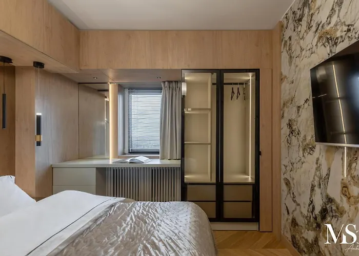 Appartement Designer's Delight: Modern 1br Near Center