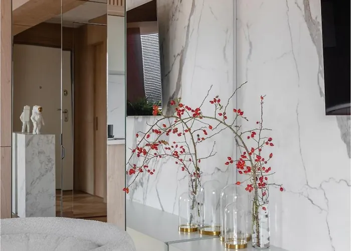 Designer's Delight: Modern 1br Near Center Boekarest