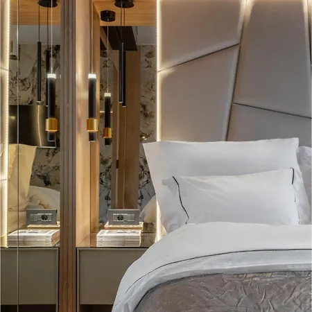 Designer's Delight: Modern 1br Near Center Βουκουρέστι