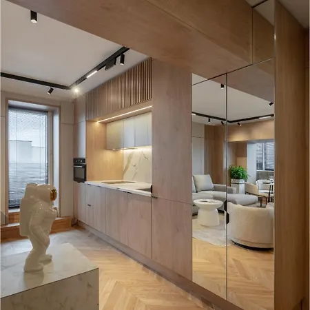Designer's Delight: Modern 1br Near Center Διαμέρισμα *