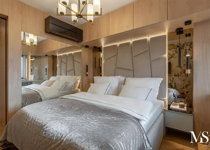 Designer's Delight: Modern 1br Near Center *