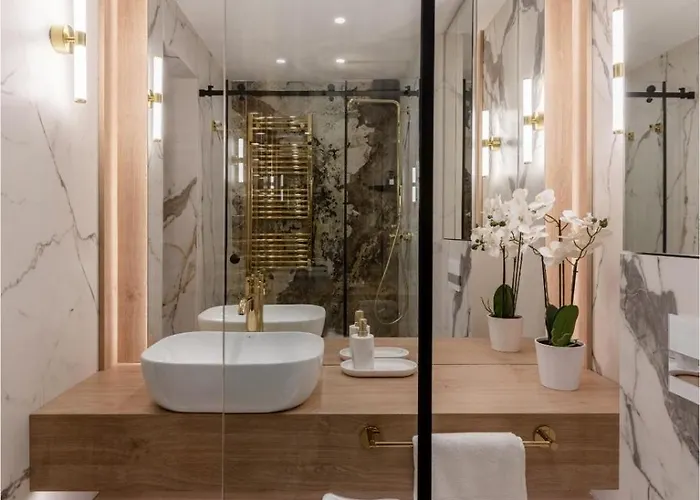 Designer's Delight: Modern 1br Near Center 公寓